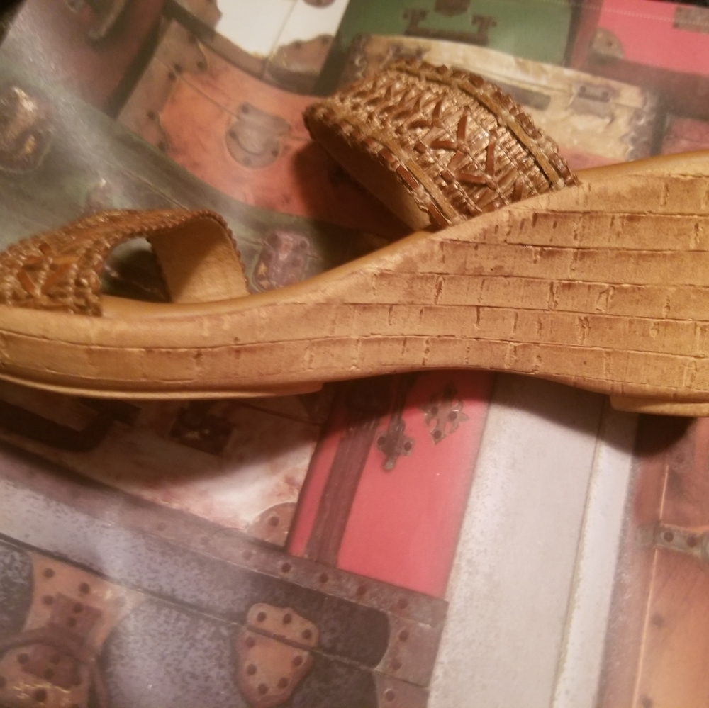 Italian tan wedge shoe